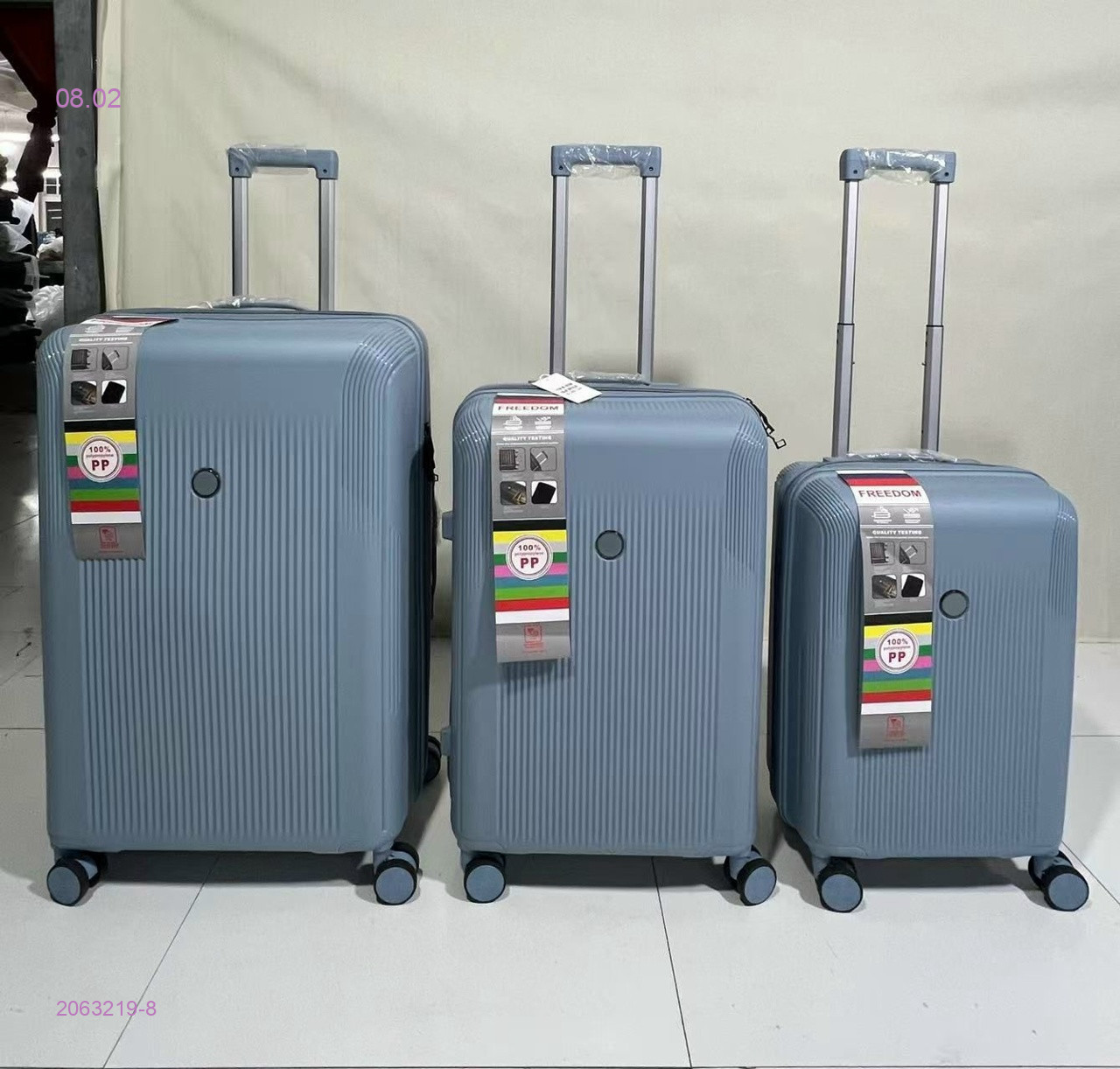 Чемодан 2063219-8