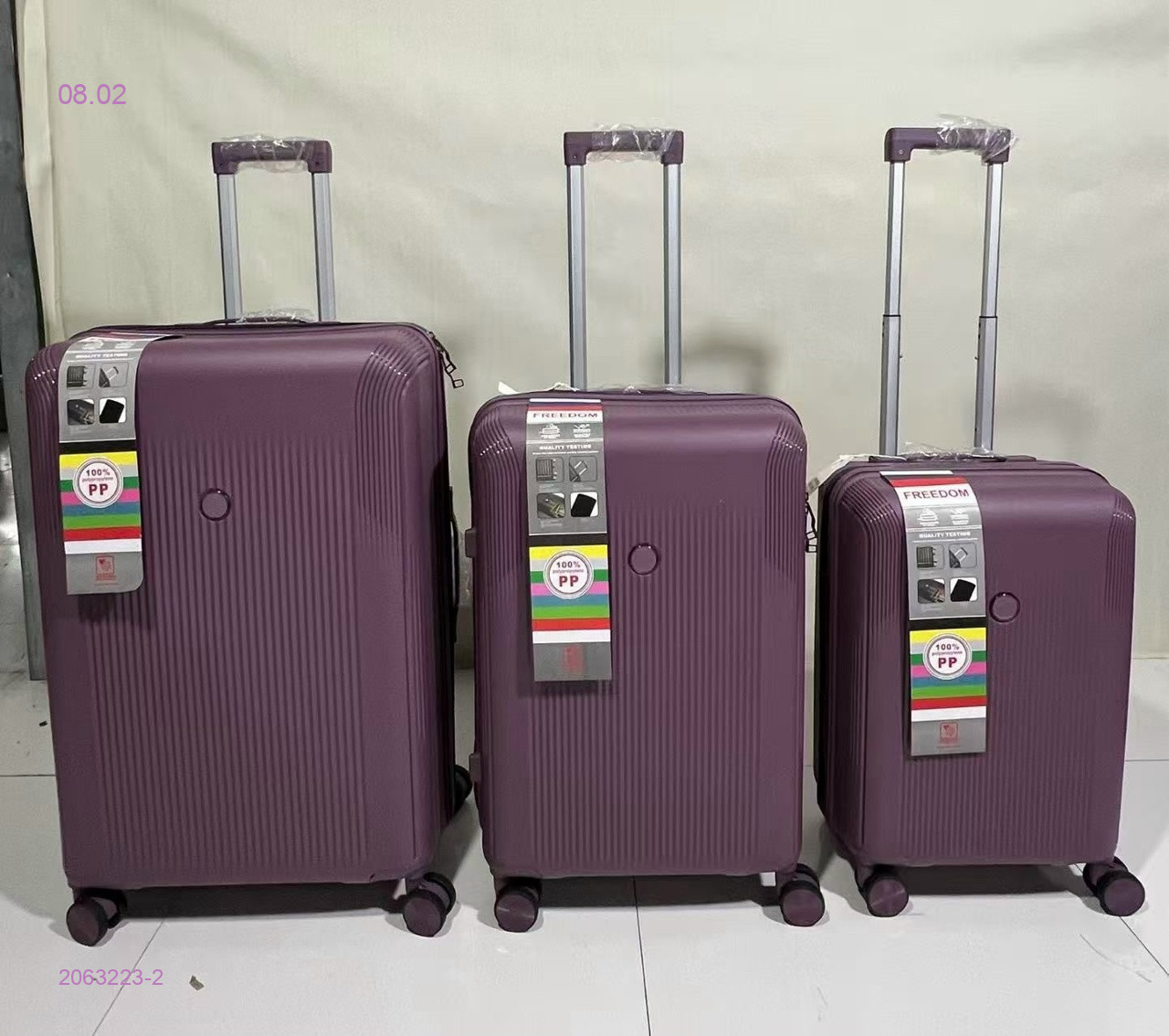 Чемодан 2063223-2