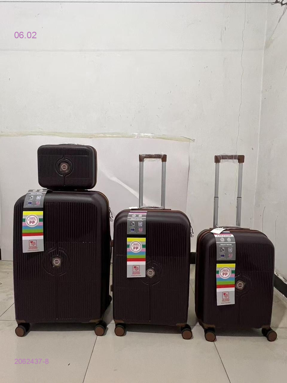 Чемодан 2062437-8