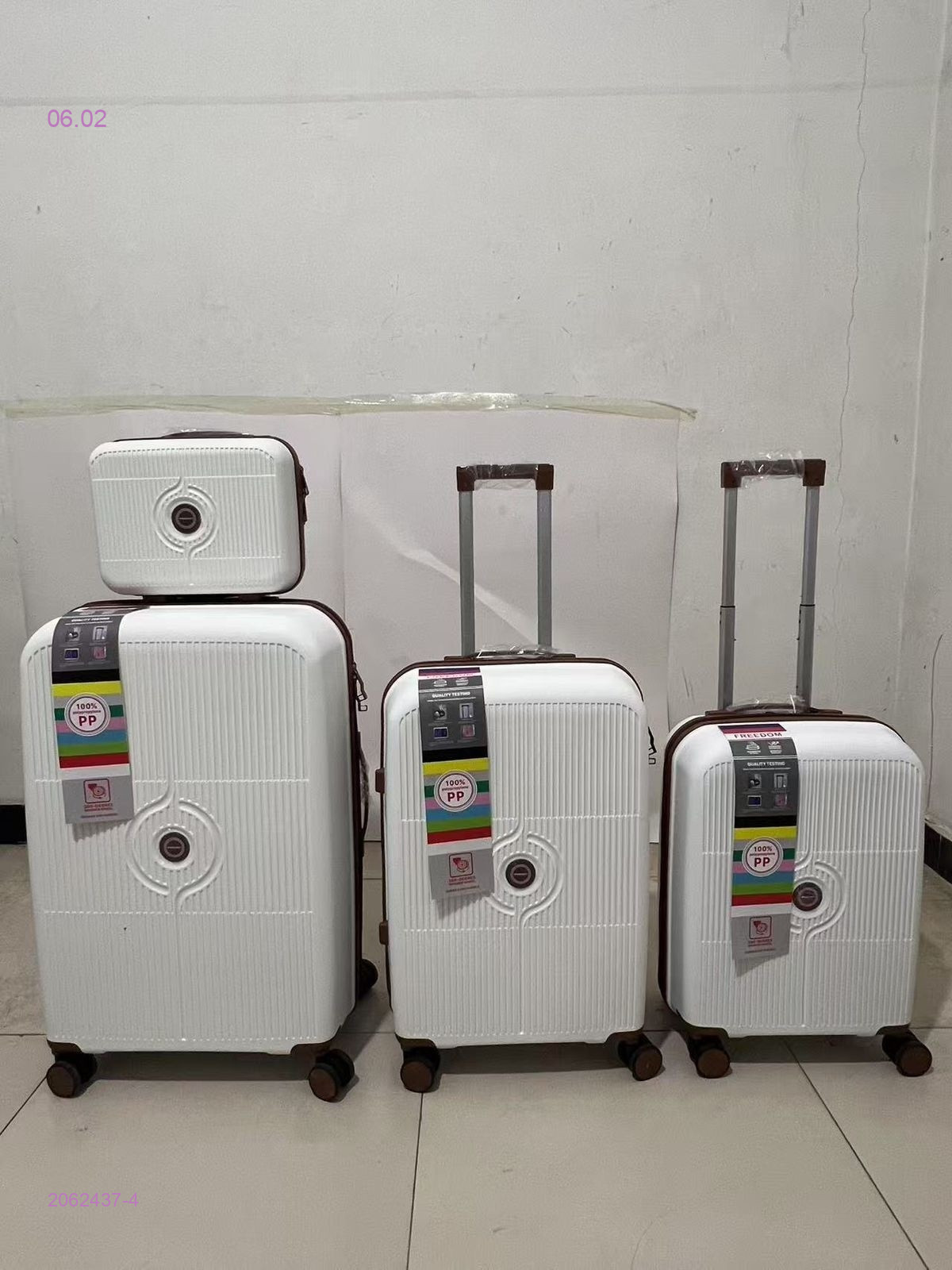 Чемодан 2062437-4