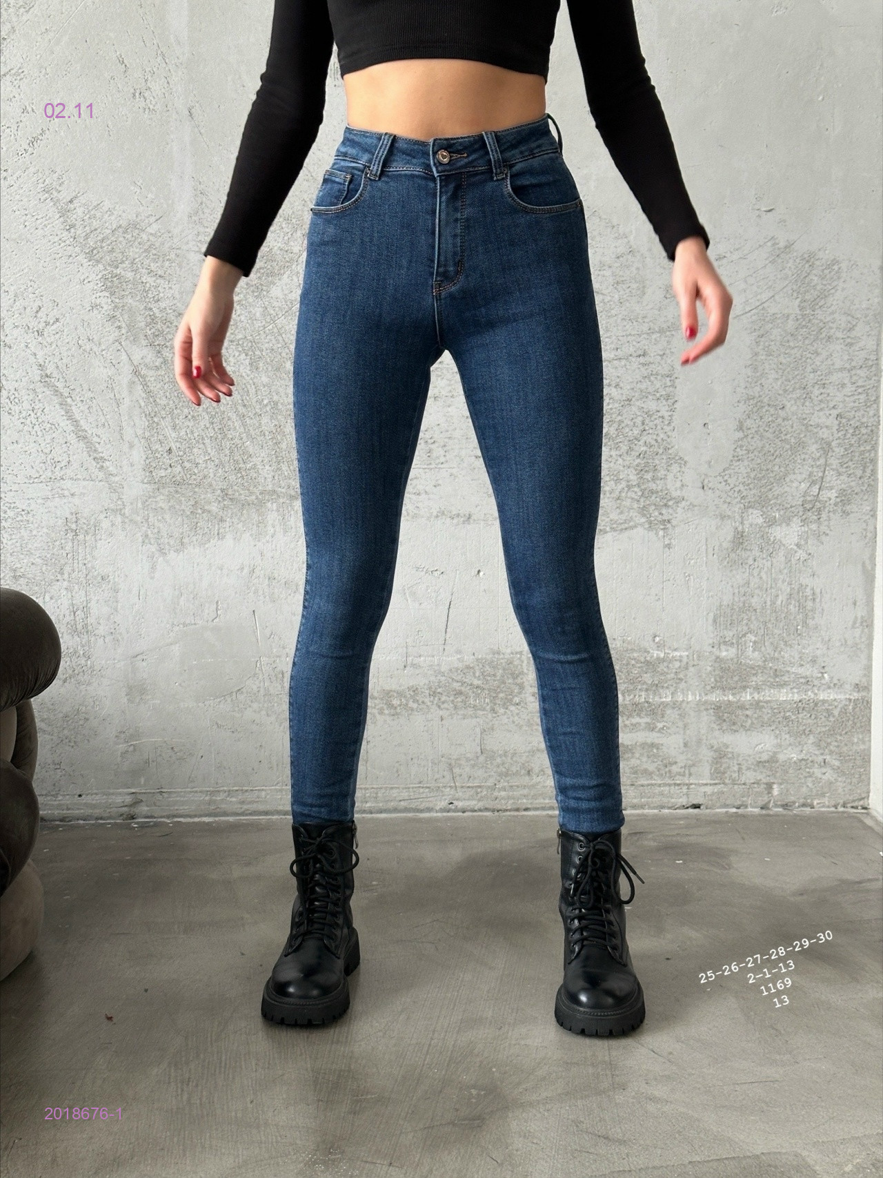 Джинсы на байке бронь 2018676-1